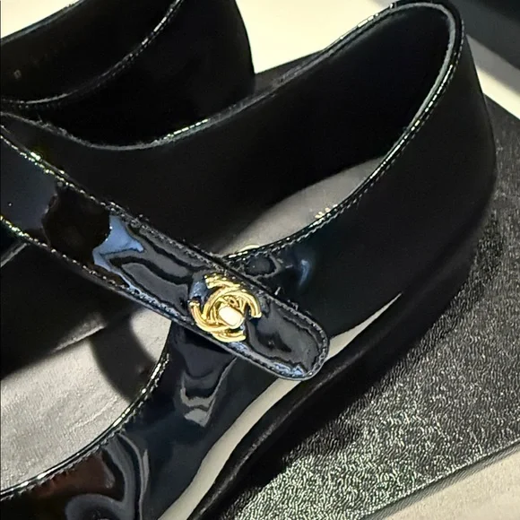BRAND NEW CHANEL Black Patent Leather Mary Jane Flats - Picture 6 of 8